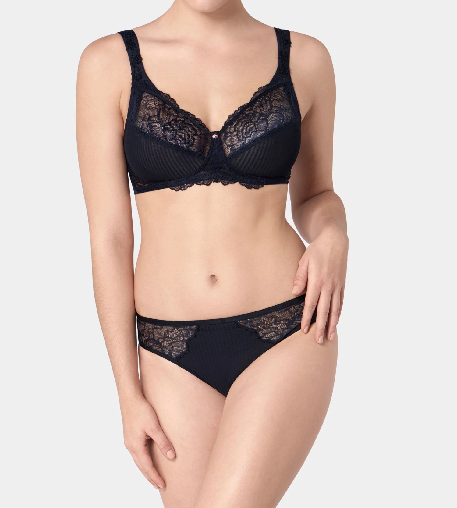 Triumph PEONY FLORALE TAI TRUSE - SVART 5 Triumph PEONY FLORALE TAI TRUSE - SVART - Bilde 3