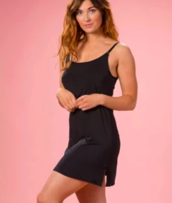 UNDERKJOLE MED JUSTERBAR STROPPER - SVART -Undertoy Salgsbutikk 2510888 trofe underkjole mjusterbar stropper