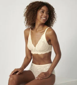 Triumph AMOURETTE CHARM N03 BH UTEN SPILE - OFF WHITE 21 Triumph AMOURETTE CHARM N03 BH UTEN SPILE - OFF WHITE -Undertoy Salgsbutikk 3335962 amourette charm n03 uspile