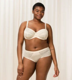 Triumph AURA SPOLIGHT W BH UTEN VATTERING - OFF WHITE -Undertoy Salgsbutikk 3942375 aura spolight w bh uten vattering off white