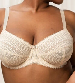 Triumph AURA SPOLIGHT W BH UTEN VATTERING - OFF WHITE -Undertoy Salgsbutikk 3942379 aura spolight w bh uten vattering off white