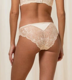 Triumph AMOURETTE CHARM BRAZILIAN TRUSE - OFF WHITE 9 Triumph AMOURETTE CHARM BRAZILIAN TRUSE - OFF WHITE -Undertoy Salgsbutikk 3942850 amourette charm brazilian truse off white