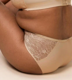 Triumph AMOURETTE CHARM MAXI TRUSE - OFF WHITE -Undertoy Salgsbutikk 3942852 amourette charm maxi truse off white