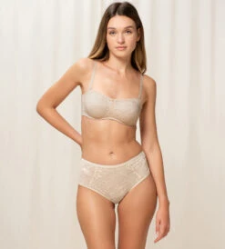 Triumph AMOURETTE CHARM MAXI TRUSE - OFF WHITE -Undertoy Salgsbutikk 3942853 amourette charm maxi truse off white