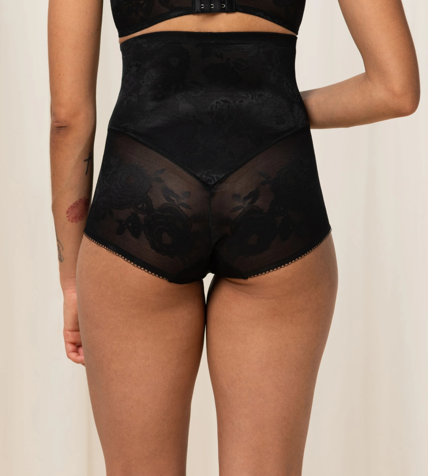 Triumph WILD ROSE SANSATION HIGHWAIST PANTY - SVART 4 Triumph WILD ROSE SANSATION HIGHWAIST PANTY - SVART - Bilde 2