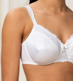 Triumph LADYFORM SOFT W MINIMIZER BH - HVIT -Undertoy Salgsbutikk 3943300 ladyform soft w minimizer bh hvit