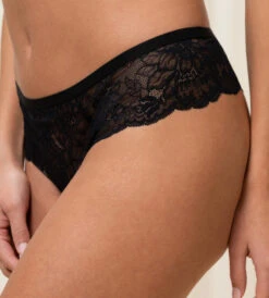 Triumph AMOURETTE CHARM HIPSTER STRING TRUSE - SVART -Undertoy Salgsbutikk 3943311 amourette charm hipster string truse svart
