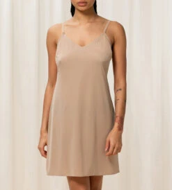 Triumph BODY MAKE-UP DRESS UNDERKJOLE - BEIGE