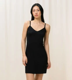 Triumph BODY MAKE-UP UNDERKJOLE - SVART -Undertoy Salgsbutikk 3945201 body make up underkjole svart