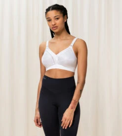 Triumph TRIACTION SPORTS-BH WORKOUT - HVIT -Undertoy Salgsbutikk 3945587 triaction sports bh workout hvit