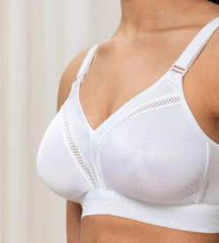 Triumph TRIACTION SPORTS-BH WORKOUT - HVIT -Undertoy Salgsbutikk 3945593 triaction sports bh workout hvit