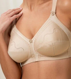 Triumph DOREEN COTTON BH UTEN SPILER - BEIGE -Undertoy Salgsbutikk 3945997 doreen cotton bh uten spiler beige