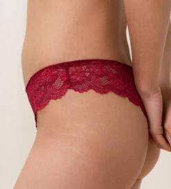 Triumph TEMPTING LACE STRING TRUSE - RØD -Undertoy Salgsbutikk 4266176 tempting lace string truse rod