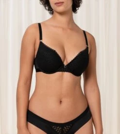 Triumph AURA SPOTLIGHT PUSH UP BH - SVART 9 Triumph AURA SPOTLIGHT PUSH UP BH - SVART -Undertoy Salgsbutikk 4523134 aura spotlight push up bh svart