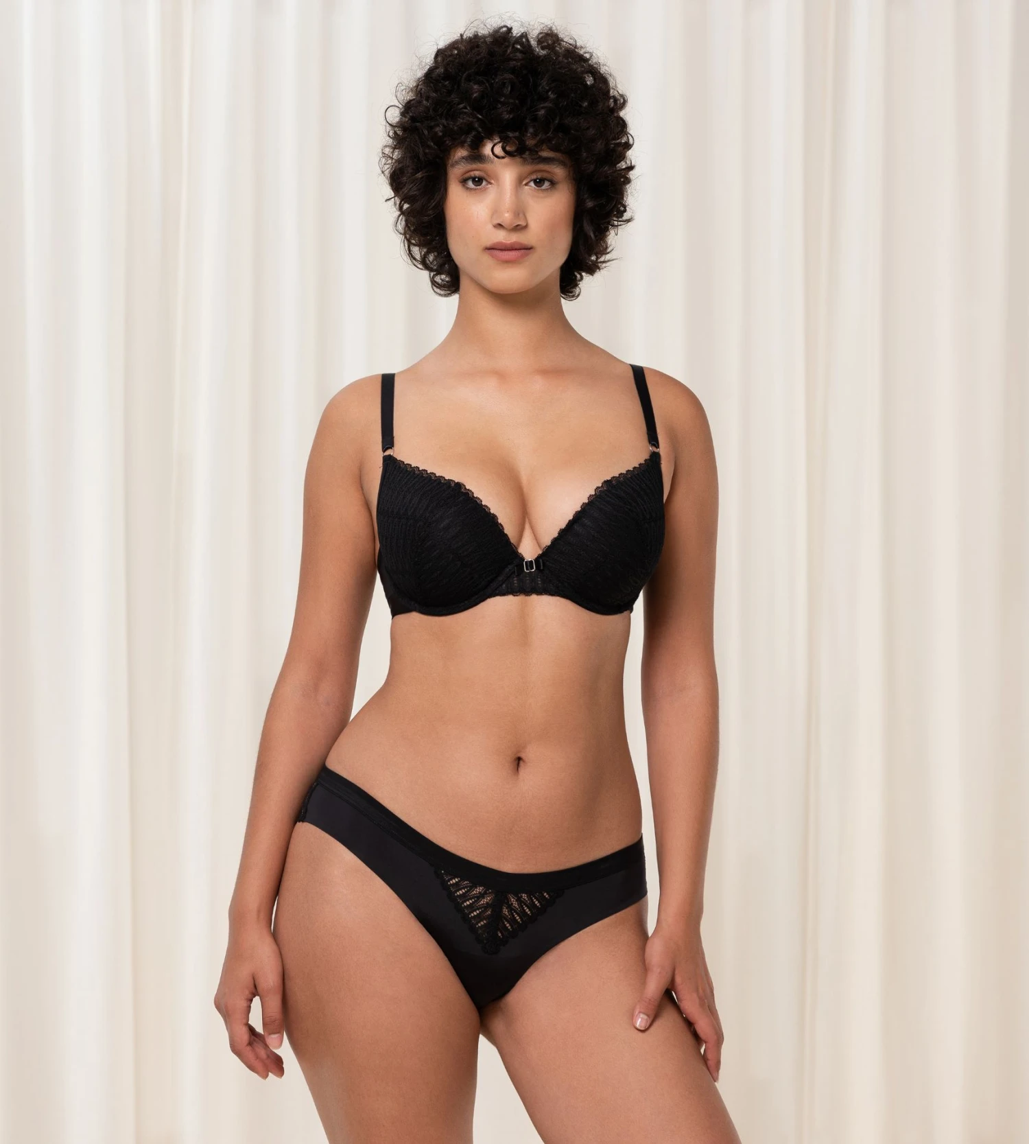 Triumph AURA SPOTLIGHT PUSH UP BH - SVART 4 Triumph AURA SPOTLIGHT PUSH UP BH - SVART - Bilde 2