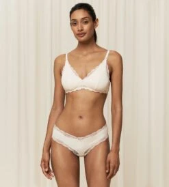 Triumph NATURAL SPOTLIGHT HIPSTER TRUSE - OFF WHITE -Undertoy Salgsbutikk 5075028 natural spotlight hipster truse off white
