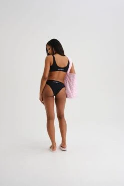 Juicy Couture ERICA BIKINI SETT MED DETALJER - SVART -Undertoy Salgsbutikk 5411031 erica bikini sett med detaljer svart